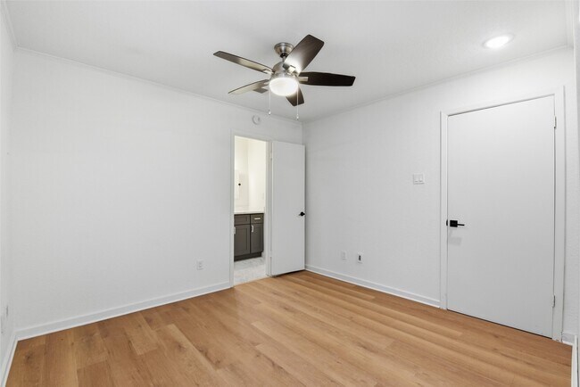 Building Photo - 5103 Austin St