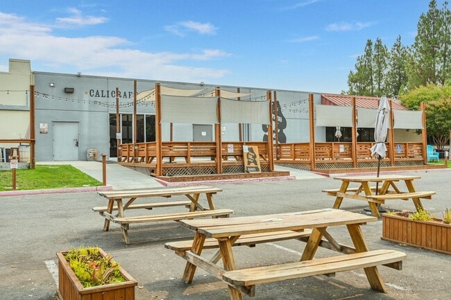 Building Photo - Super Convenient Walnut Creek 3 bed/2bath