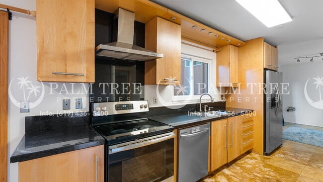 Building Photo - 3582 Governor Dr