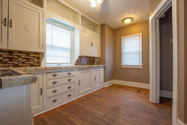 Building Photo - Cute 1 Bedroom / 1 Bath Home with Fenced i...