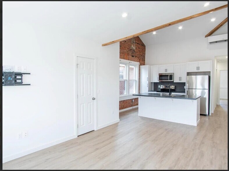 Building Photo - 1915 W Livingston St