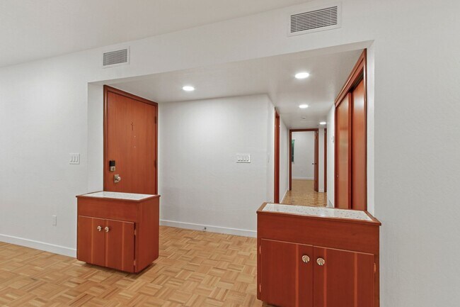 Building Photo - Central Davis 3/2 Mid Modern