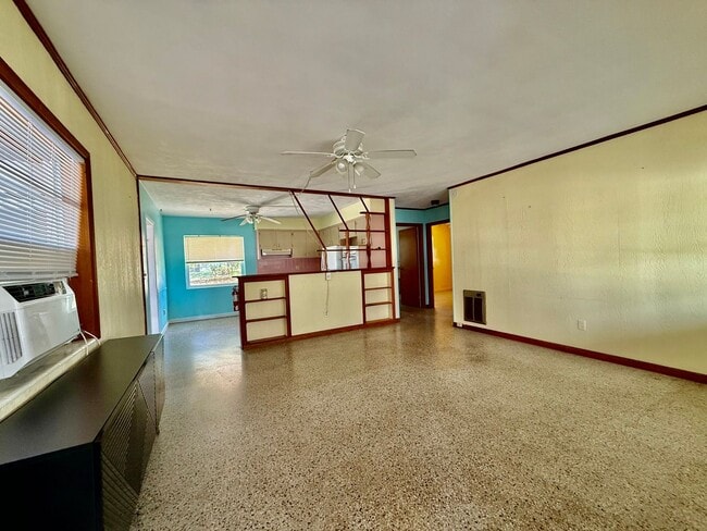 Building Photo - Annual Rental in Jensen Beach