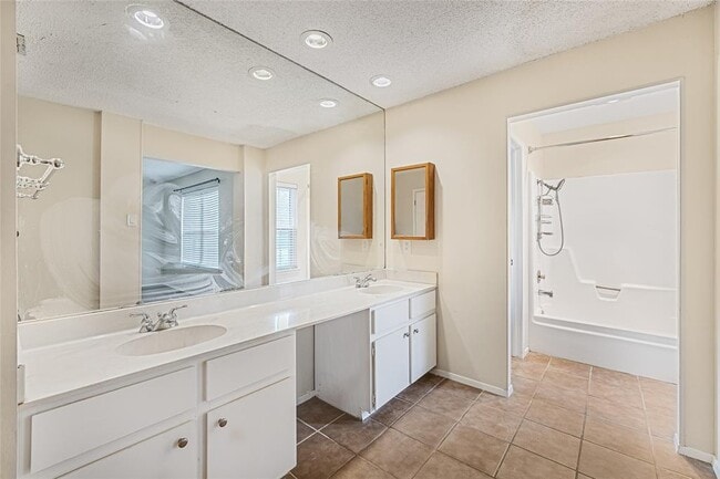 Building Photo - 4409 Bridlewood Dr