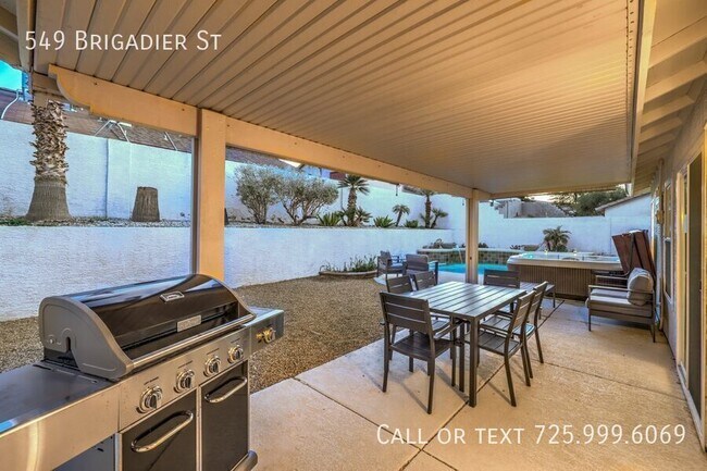 Building Photo - 549 Brigadier St
