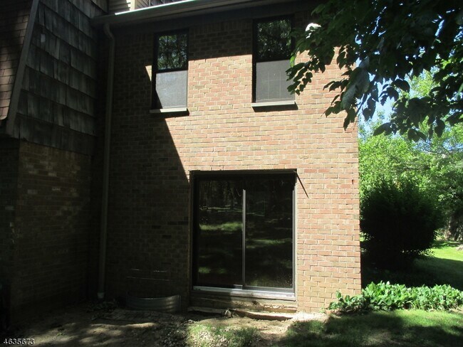 Building Photo - 181 Long Hill Rd