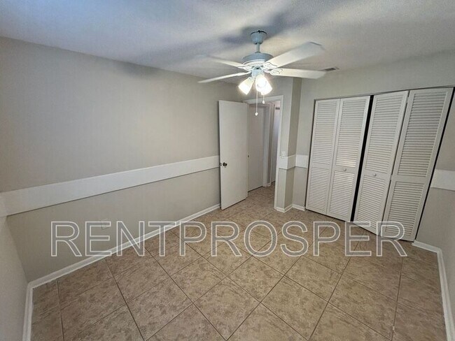 Building Photo - 360 Vincent Dr