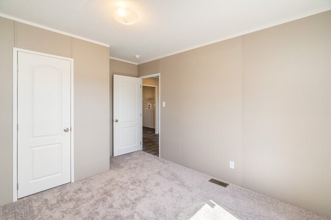 Building Photo - 456 W Outer Dr