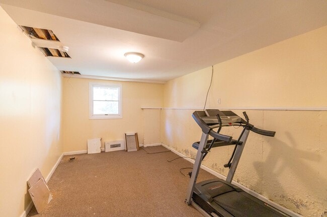 Building Photo - Beautifully Renovated 2 Bed, 2 Bath Coloni...