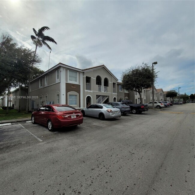 Building Photo - 1666 SE 27th Ct