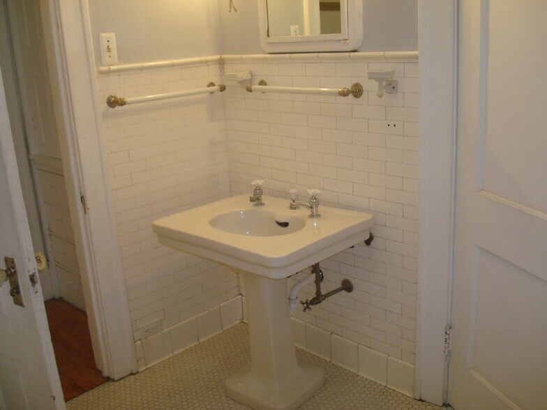 Original Fixtures - 457 Paris Ave SE