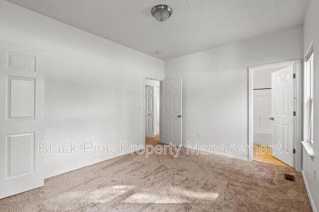 Building Photo - 8958 W Stirrup St