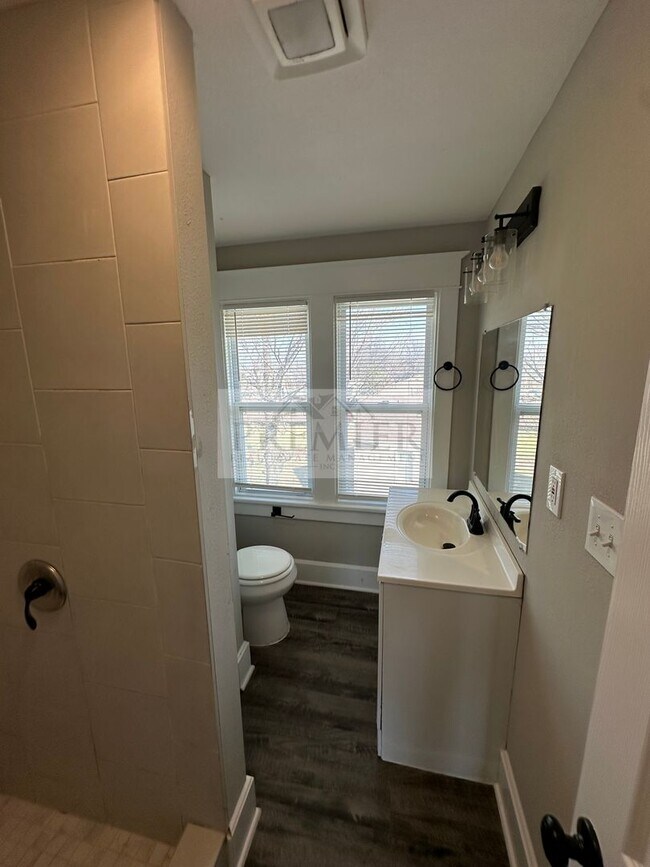 Building Photo - 184 W North St