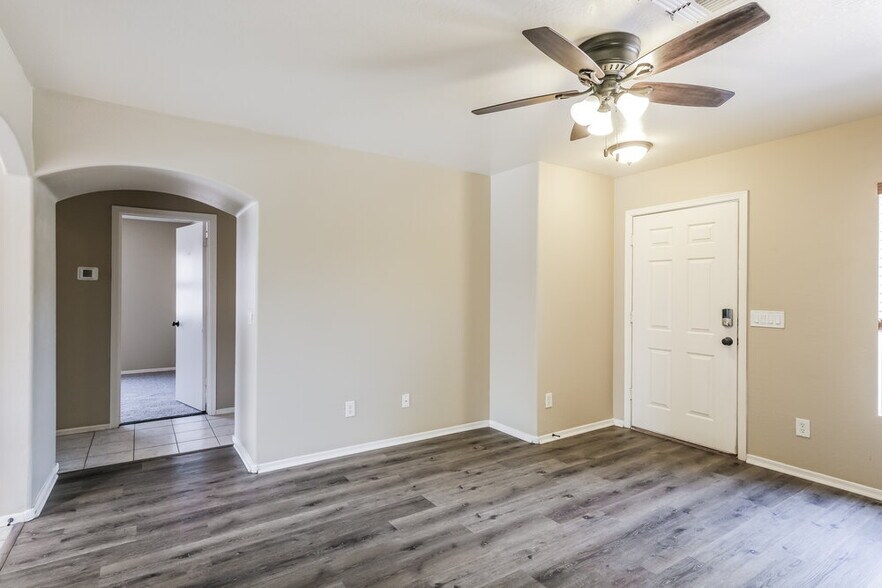 Building Photo - 12649 W Shaw Butte Dr