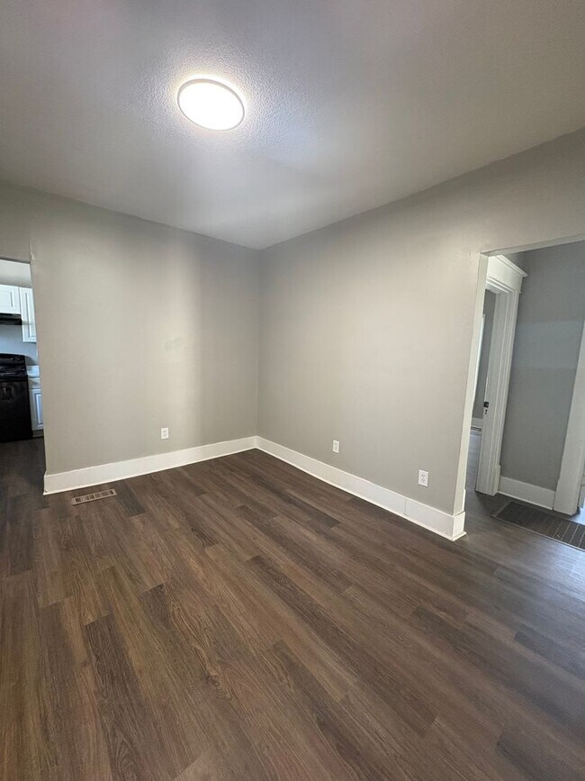 Building Photo - A charming 3-bedroom, 2 bath House
