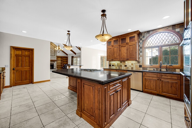 Building Photo - 8S241 Dunham Dr