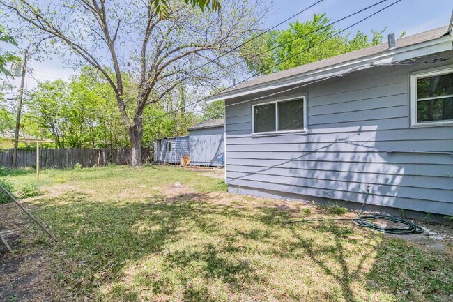 Building Photo - Beautiful home in a great location
