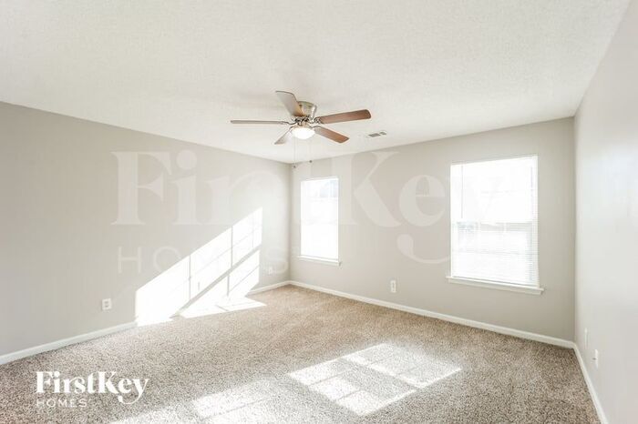 Building Photo - 6222 Hickory Ln Cir
