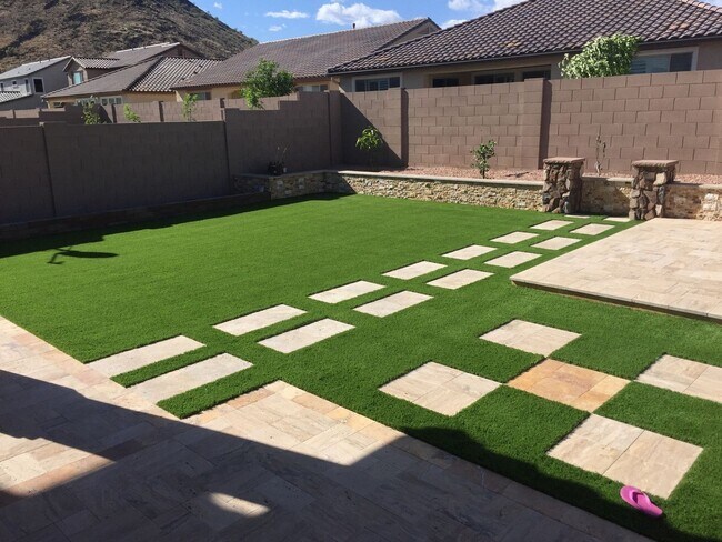 Building Photo - Spacious 5BR House in Phoenix