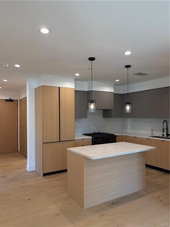 Building Photo - 10352 Riverside Dr