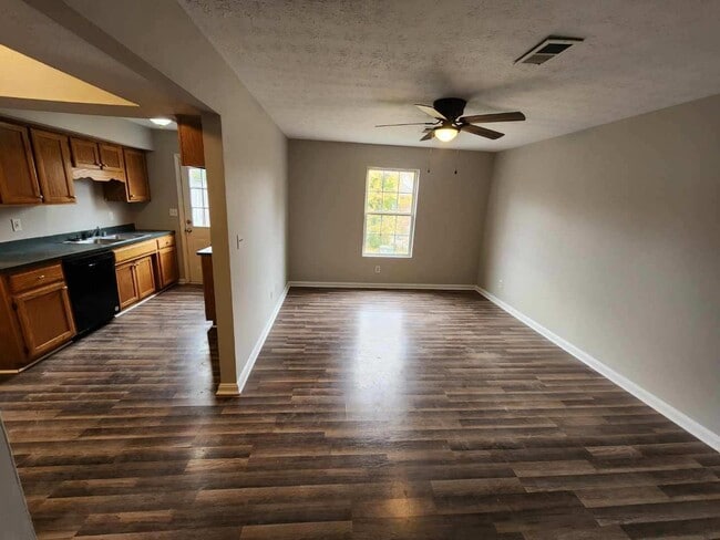 Building Photo - 129 Karen Ct