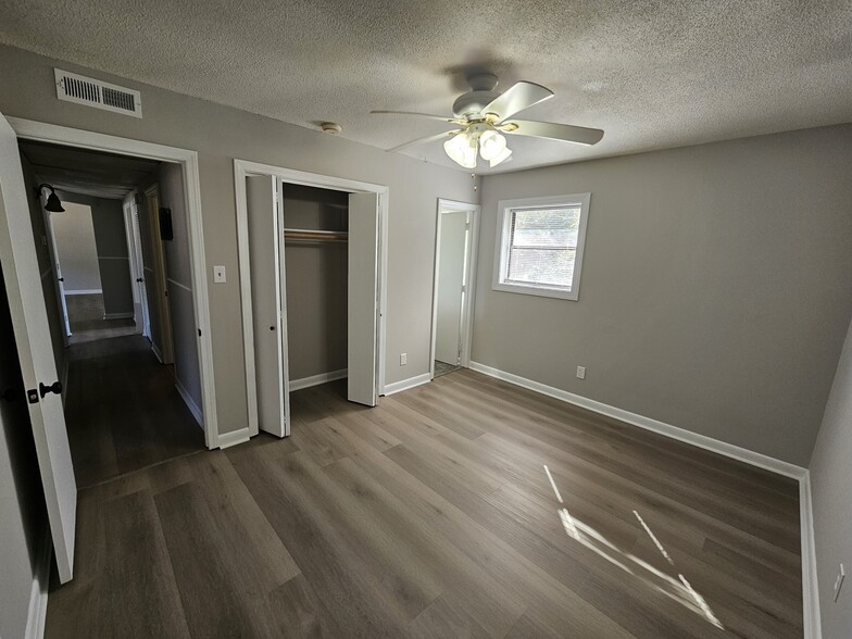 Building Photo - 233 Brighton Rd