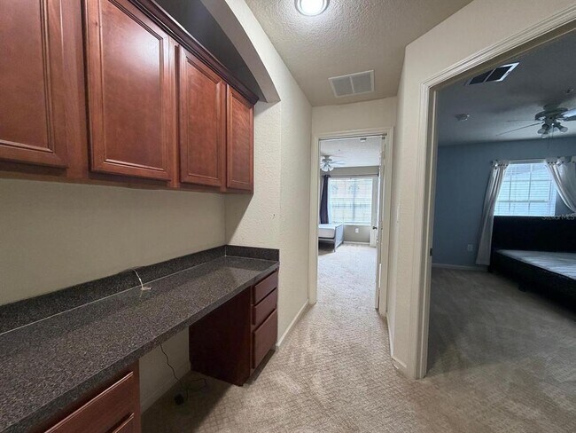 Building Photo - 3069 Ashland Ln N