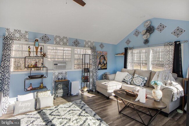 Building Photo - 7420 Mayflower Ct