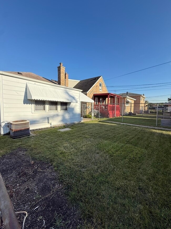Building Photo - 8542 S Winchester Ave