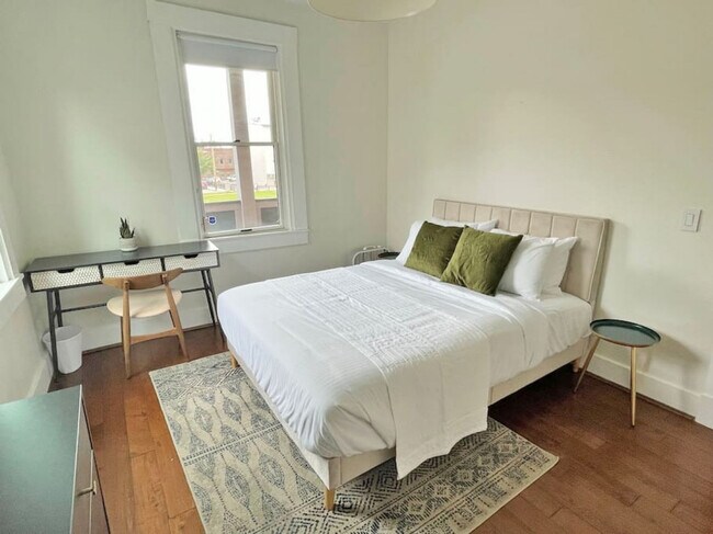 Building Photo - 1806 Republic St