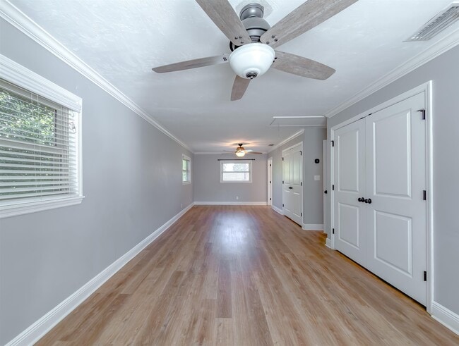 Building Photo - 810 Devon Dr