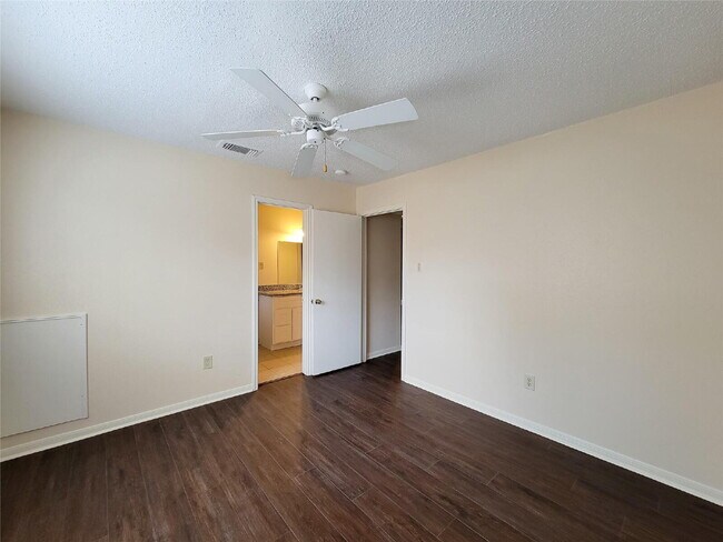 Building Photo - "Charming 3-Bed, 2-Bath Gem in Missouri City - Your Ideal Home Awaits!"