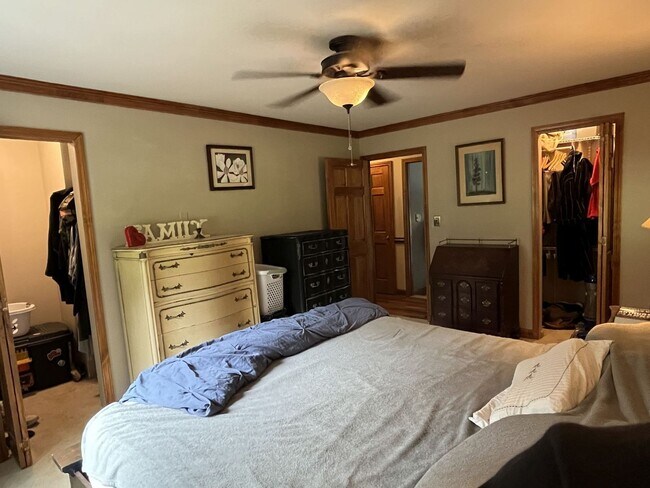 Building Photo - 4 Bedroom Homestead on 3 acres near Harris...