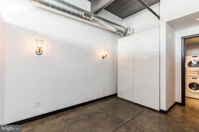 Building Photo - 1701 Tulip St