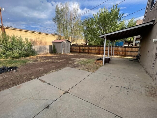 Building Photo - Charming Home Close to Downtown and Schools
