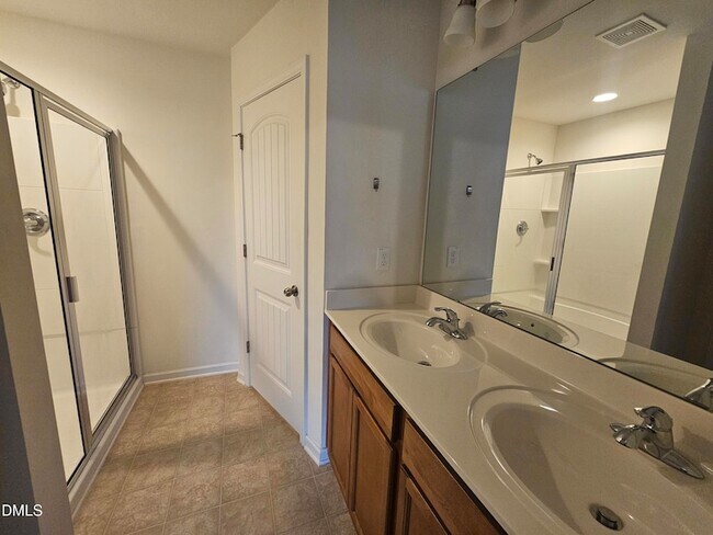 Building Photo - 41 Hawkstone Dr