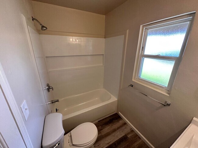 Building Photo - APPLY FOR THIS BEAUTIFUL HOME TODAY!