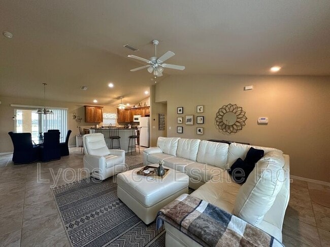 Building Photo - 2202 SE 8th St