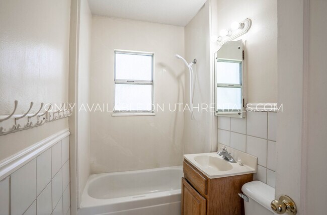 Building Photo - 347 S 500 W