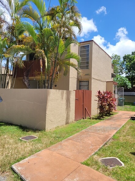 Primary Photo - 20051 SW 123rd Dr