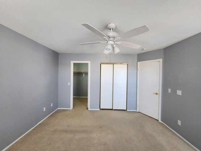 Building Photo - HENDERSON: 3 bed/2.5 bath Townhome with Spacious Kitchen, Private Backyard, Large Primary Suite &...