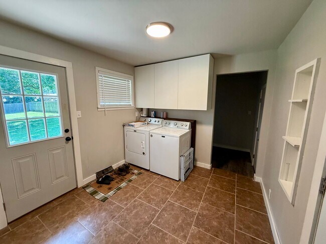 Building Photo - 316 Marzee Ann Dr
