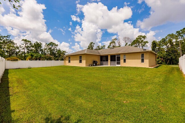 Building Photo - "Charming 3-Bedroom Home with 2 Full Baths and Spacious 2537 Sq Ft in North Port, FL!"