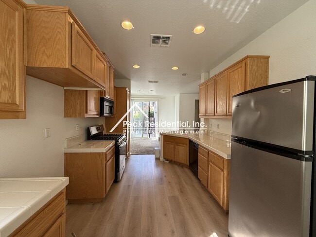 Building Photo - A Beautiful 3bd/2.5ba North Natomas Home with 2-Car Garage!