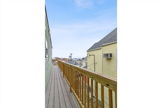 Building Photo - 4 Crest Ave