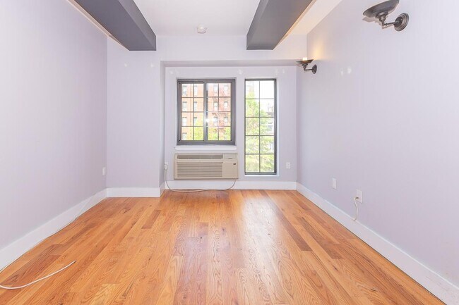 Building Photo - 186 Lenox Rd