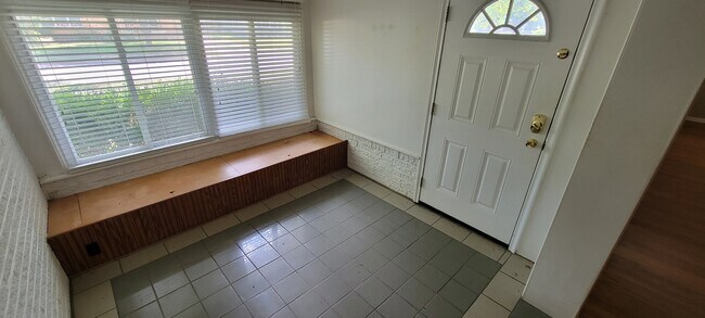 Building Photo - 7333 Wake Forrest Dr