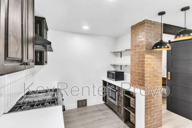 Building Photo - 494 N Emery Ave