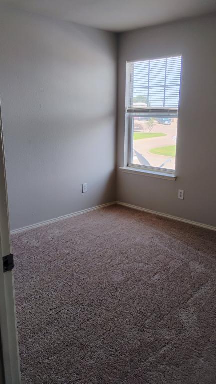 Building Photo - 1305 Village Garden Dr