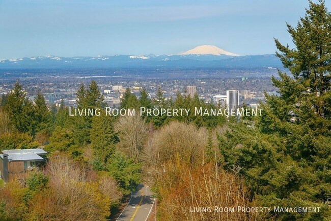 Building Photo - 4404 SW Council Crest Dr
